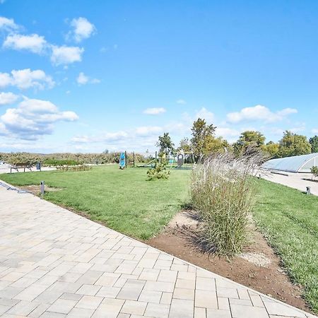 Azur Apartments - Hostaid Siofok Bagian luar foto